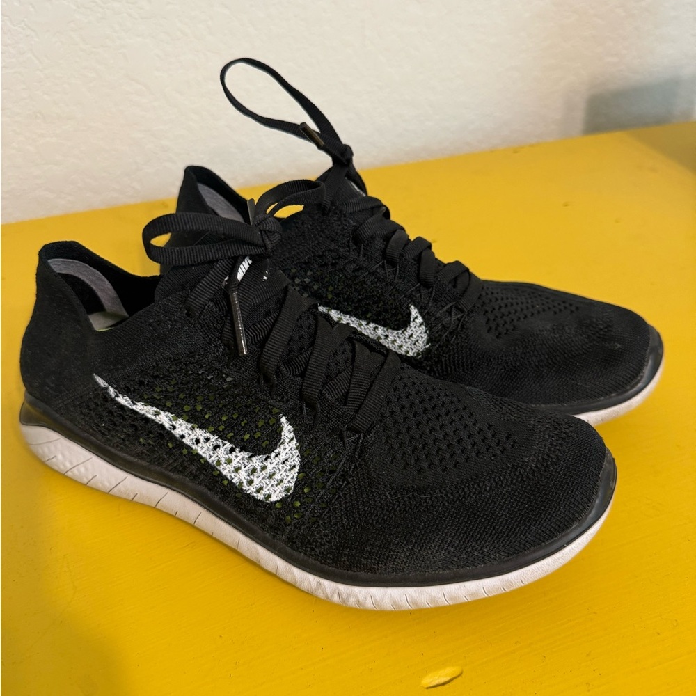 Nike Women’s FreeRun FlyKnit size 8.